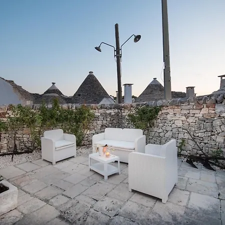 Отель Trulli Deluxe & Wellness